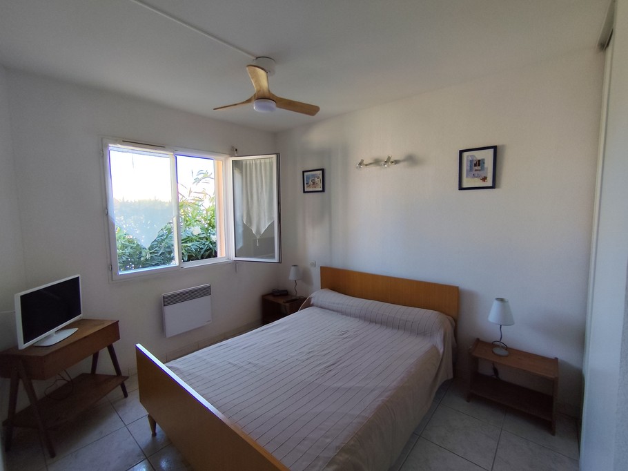 3ème Chambre RDC lit 140