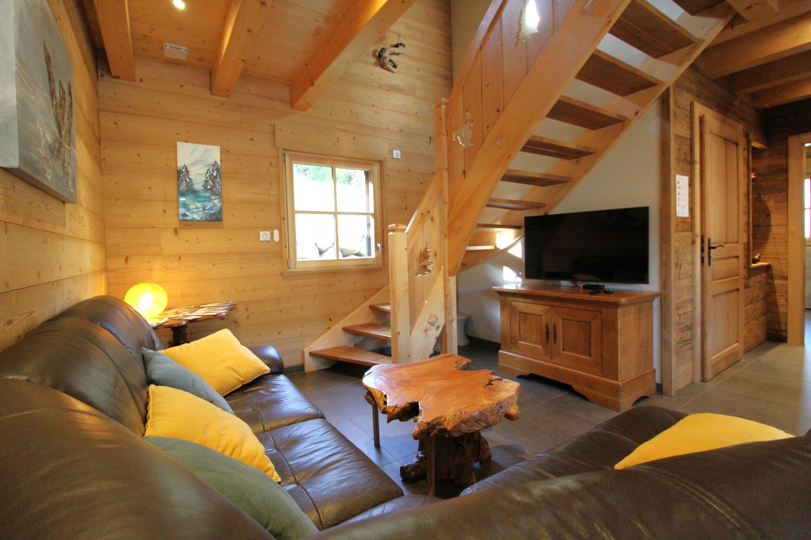Salon/ séjour - Chalet du Pré Temy, avec sauna et jeux extérieur