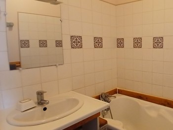 Gîte "Mont Carmel" : Shower rooms / Bathrooms in each room