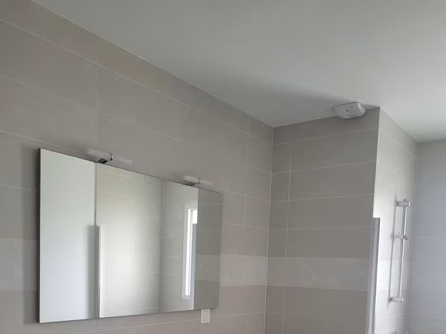 Double washbasin shower room