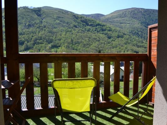 La terrasse : détente et vue imprenable sur l'envol des parapentes