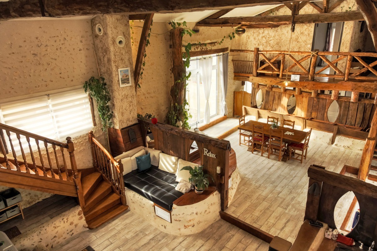Grande pièce de vie avec salle à manger