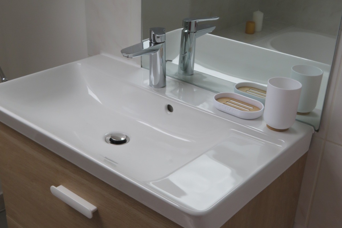 dans la salle de bain