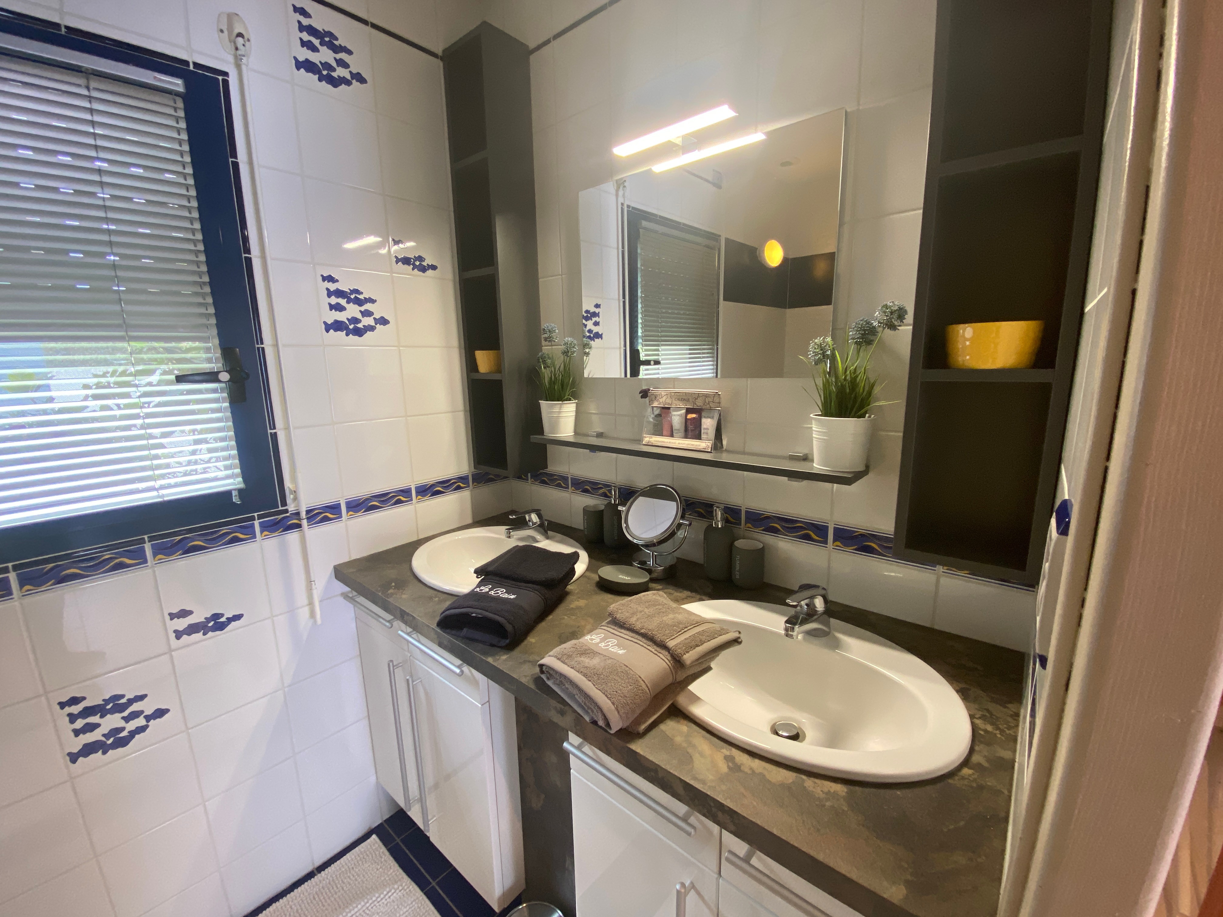 En-suite bathroom in the master bedroom