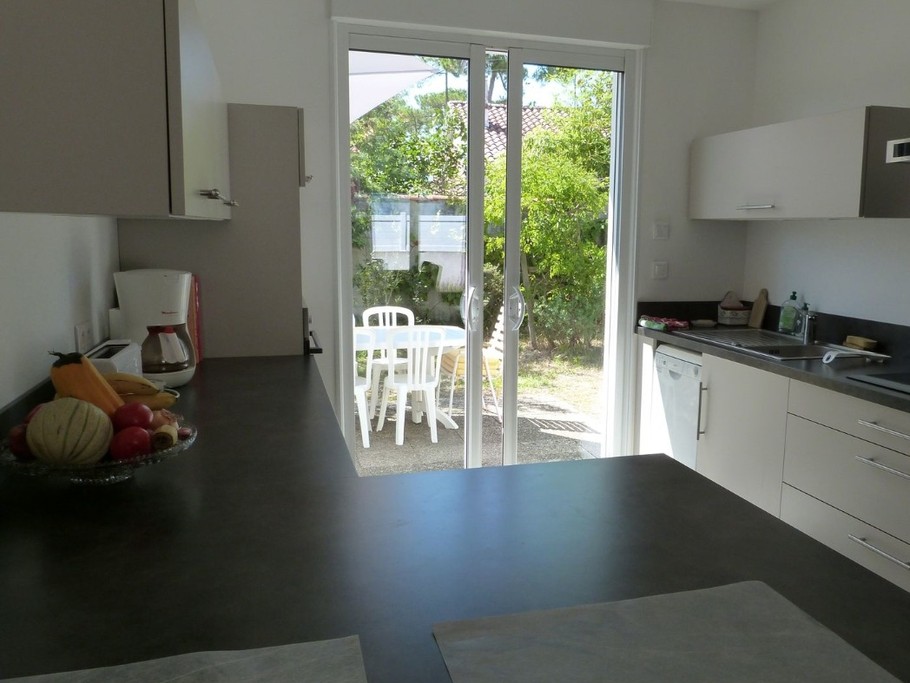 Cuisine ouverte donnant sur la terrasse
