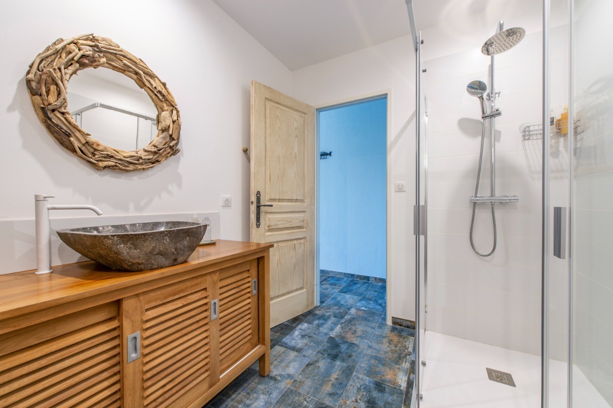 Salle d'eau Chambre le partage des eaux