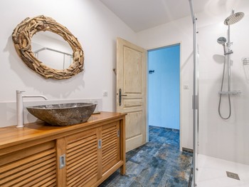 Salle d'eau Chambre le partage des eaux