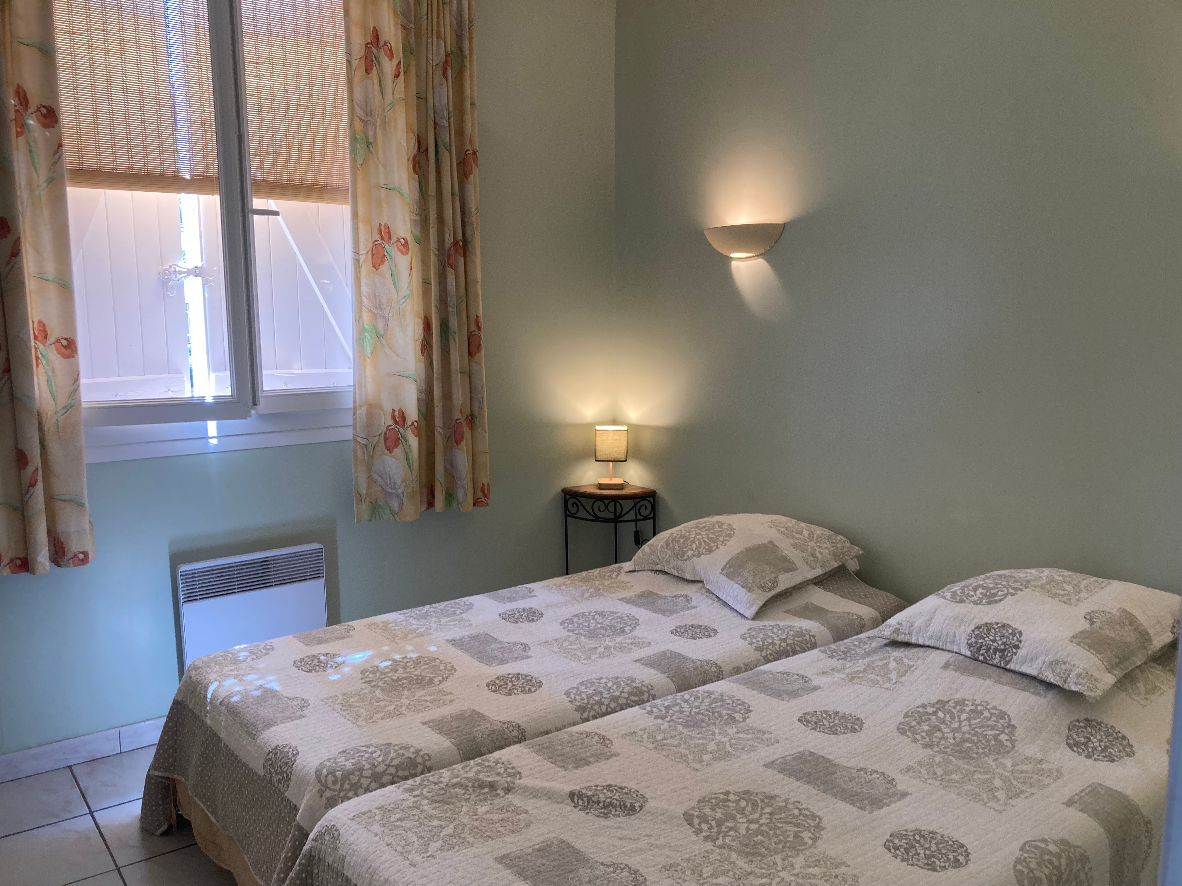 1ère chambre 2 lits 90