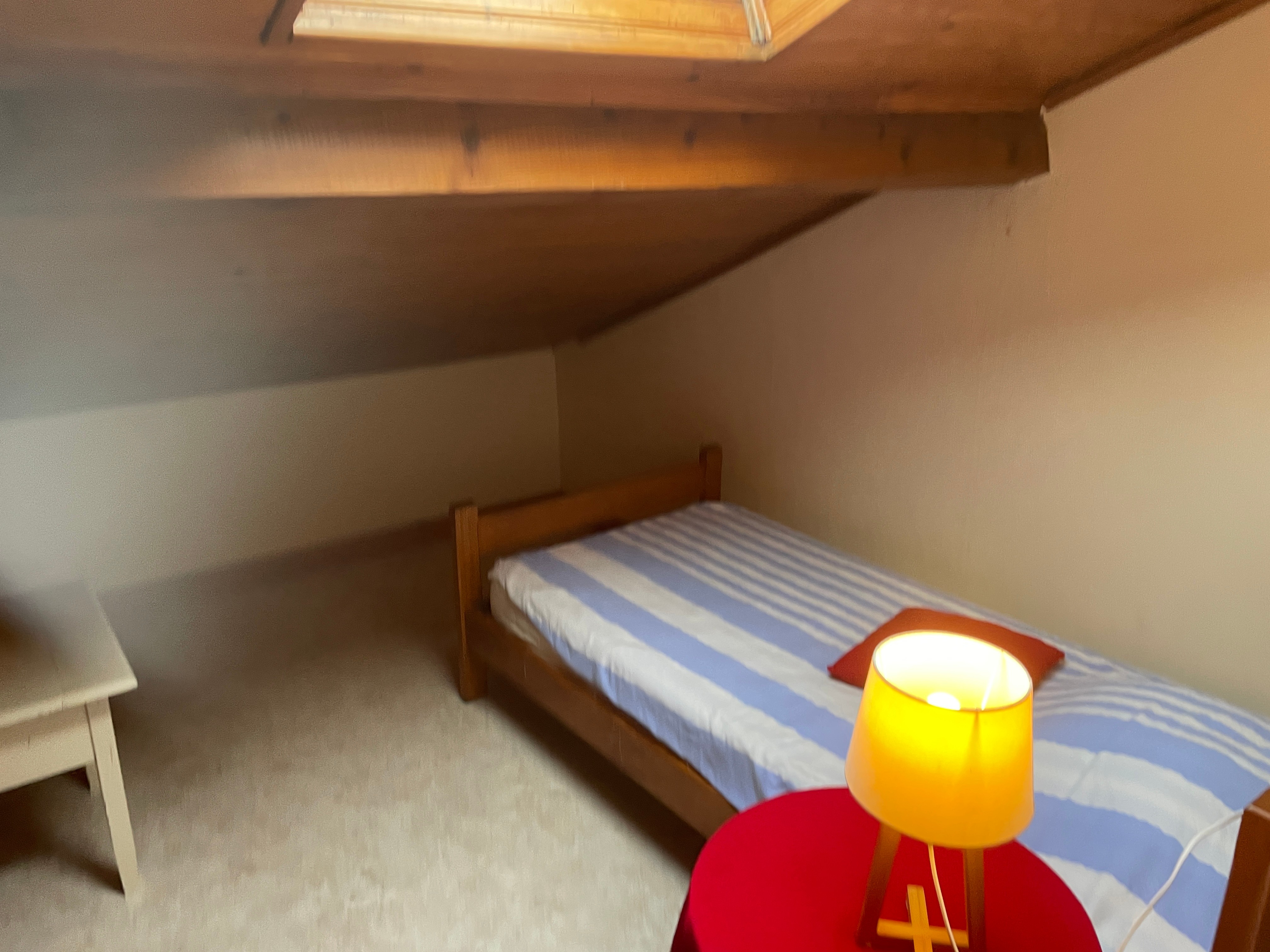 chambre 1 lit 90