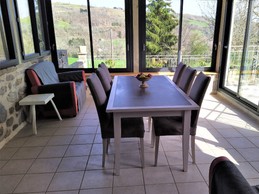 Vue sur la vallée et accès à la terrasse