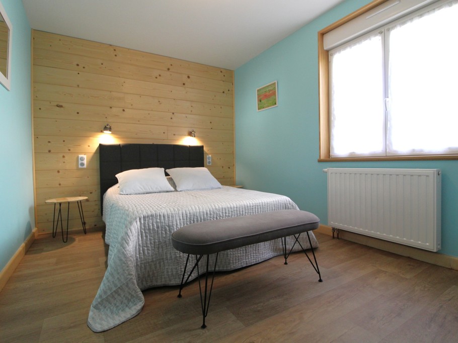 Chambre n°2 - Terrasse - Gîte de groupe Le Clos du Sapin Bleu à Saint-Dié-des-Vosges, Nature&Convivialité