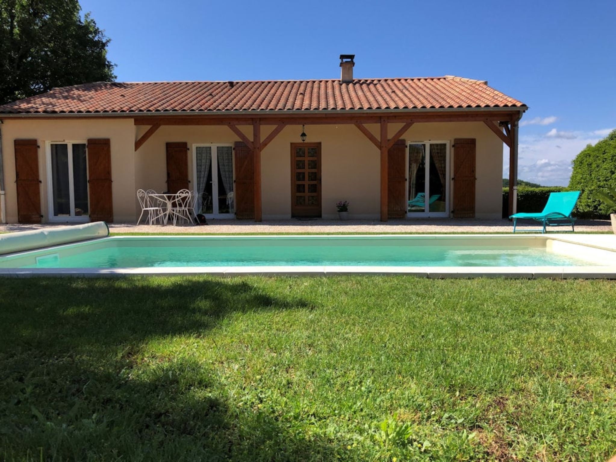 Vue extérieure piscine