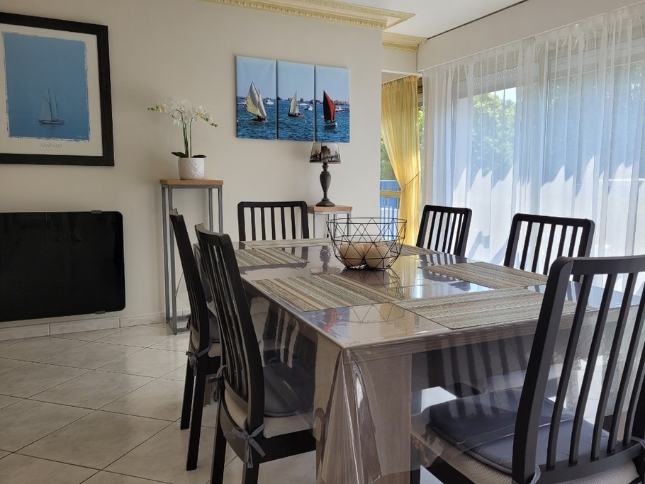 MARRELEC, location, Clévacances, Paimpol, proximité port et commerces, la grande pièce de vie avec espace salle à manger