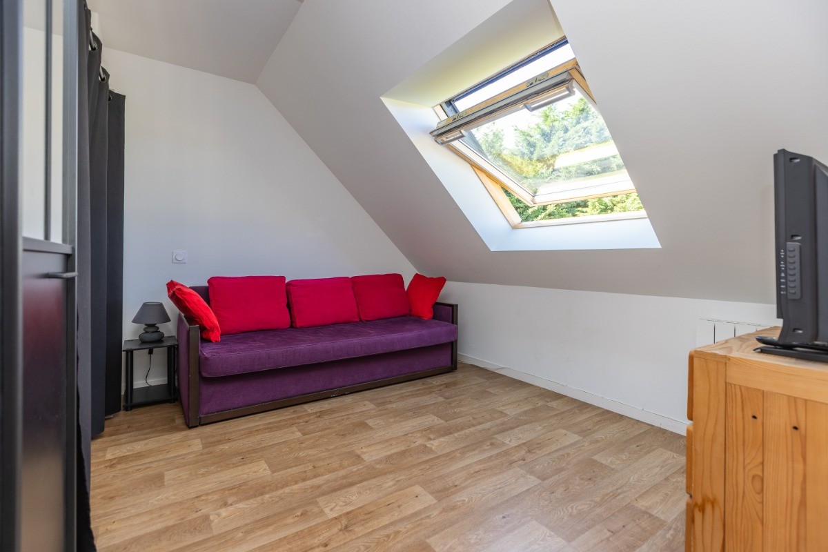 Chambre 4 Etage, salon télé