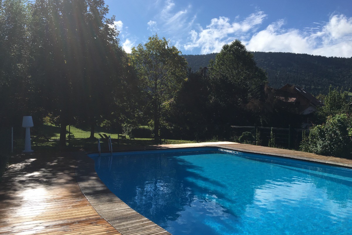 piscine extérieure l'été