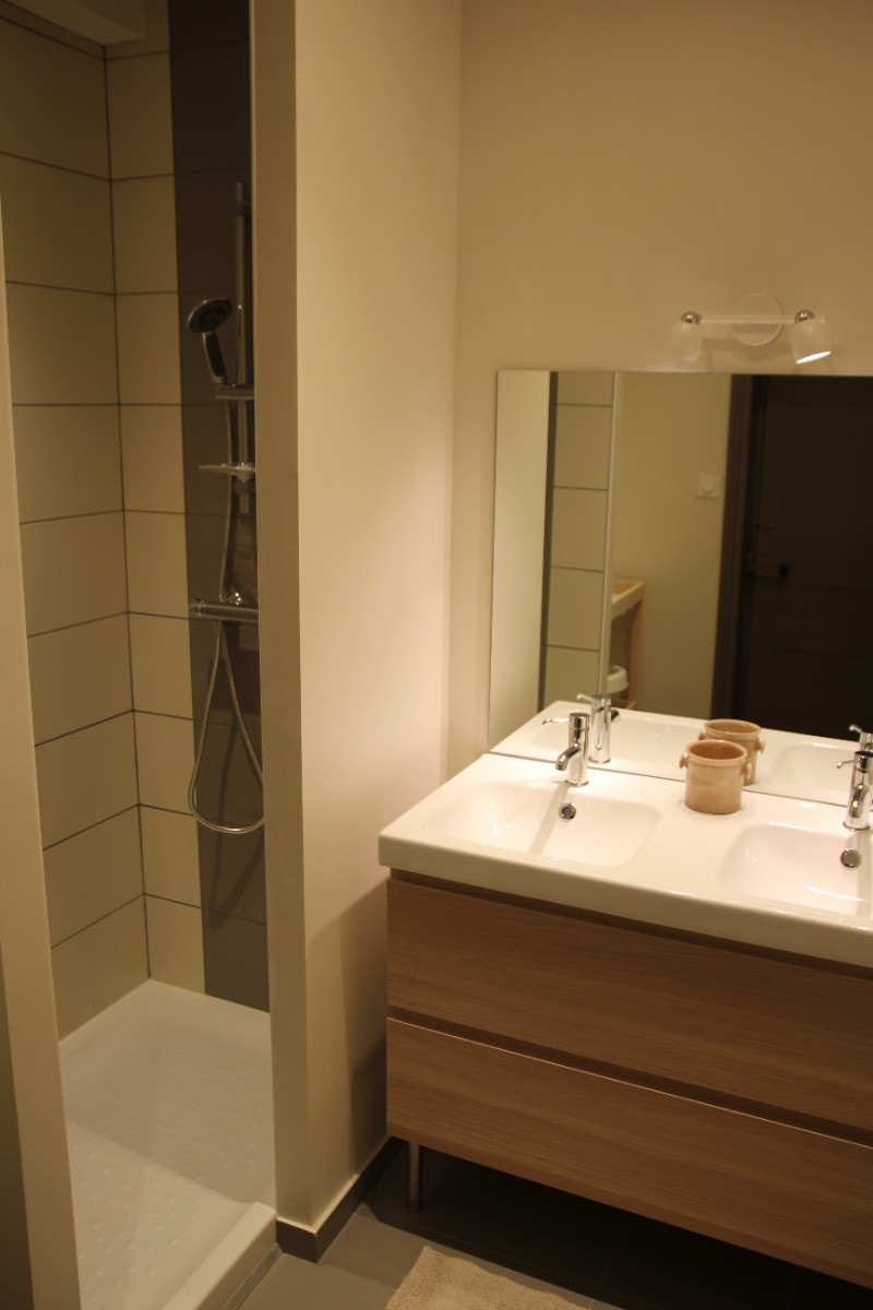 Salle de bain taupe