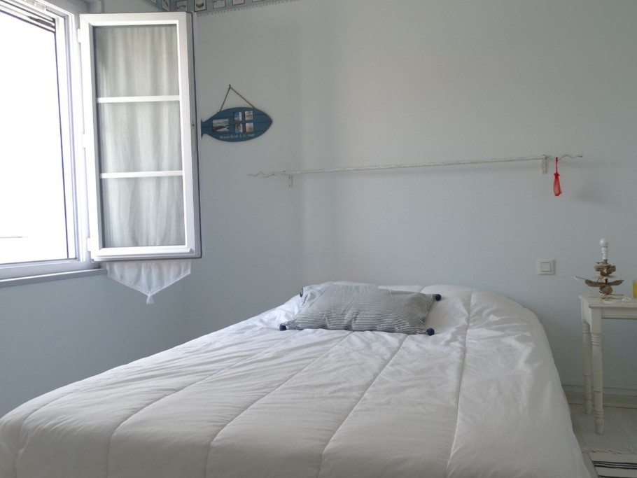 Chambre avec un lit en 140