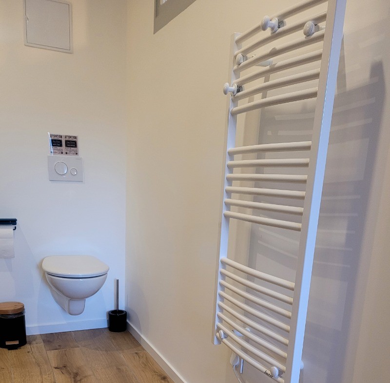 Jacob, Clévacances, location, Plouha, la salle d'eau avec douche et WC