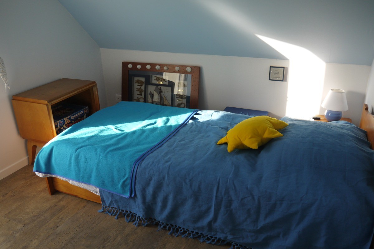 Chambre à l'étage, 2 lits de 90.