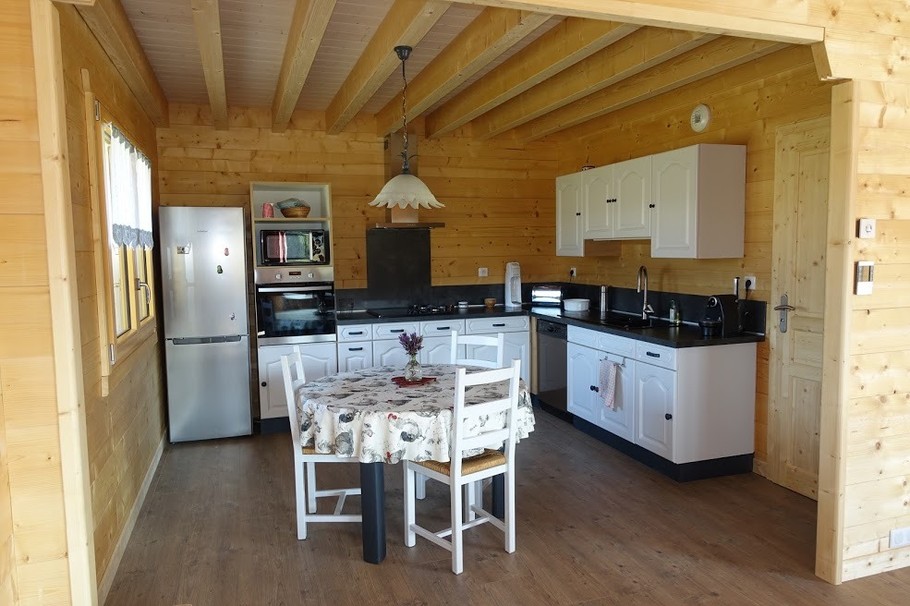 La cuisine ouverte sur le séjour