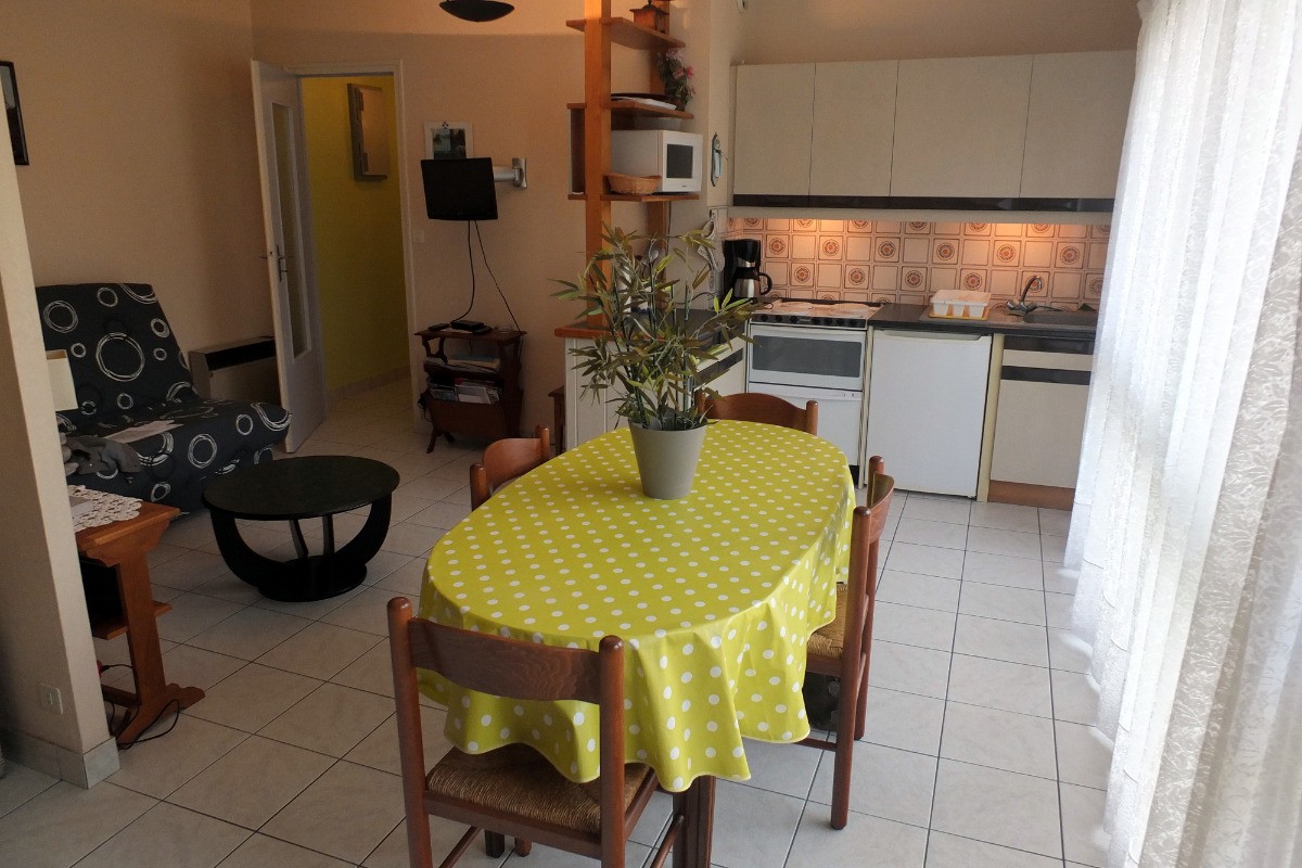 L'espace repas, la pièce de vie - Appartement "Le Beaulieu"