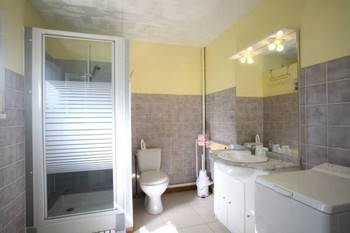 Salle d'eau Village de Gîtes Les Collines d'Eyvigues 24580 Salignac Eyvigues Clévacances