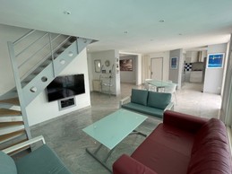 Salon lumineux et climatisé – Villa tout confort à La Grande Motte