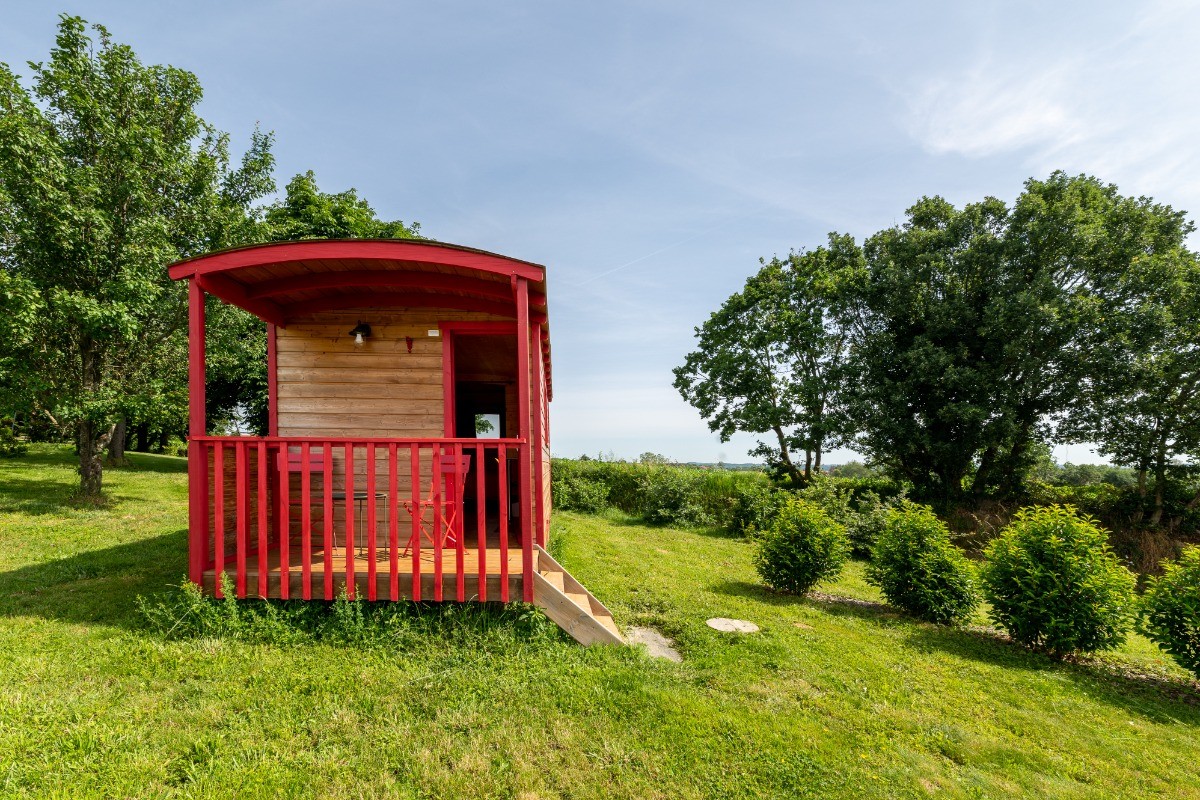 Domaine de la Cambre, camping à la ferme, gîte avec piscine, roulotte, logement insolite, déconnexion, vacance nature, Duffort, Gers, Occitanie, tourisme vert