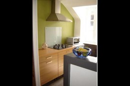 Cuisine aménagée et lumineuse