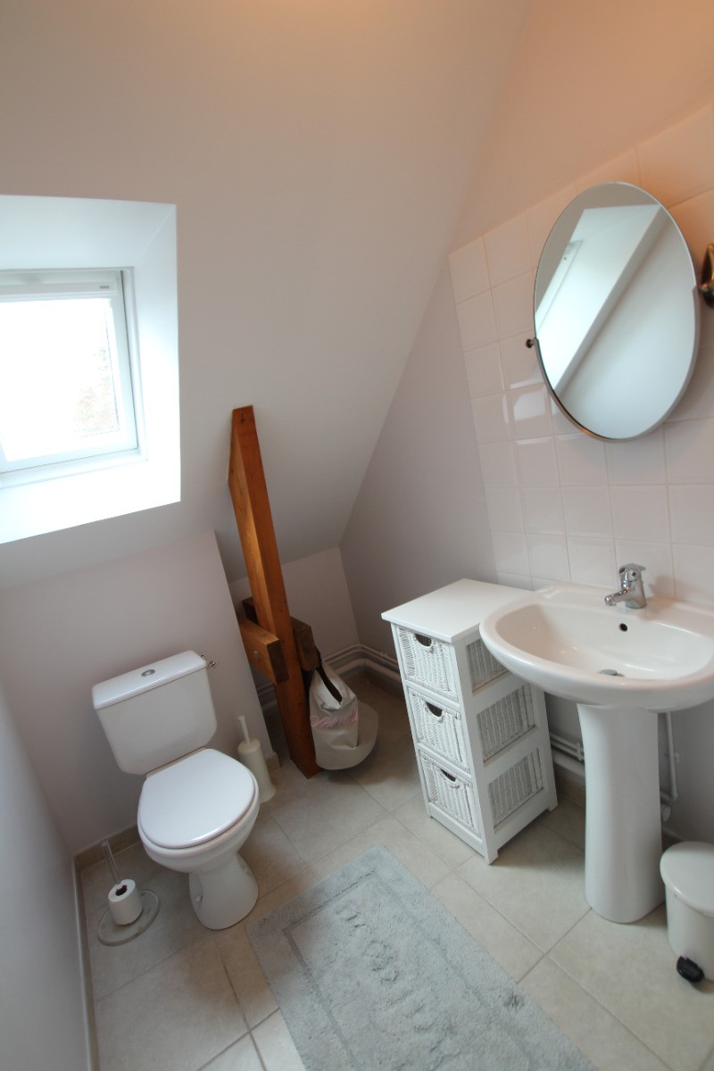 toilettes à l'étage