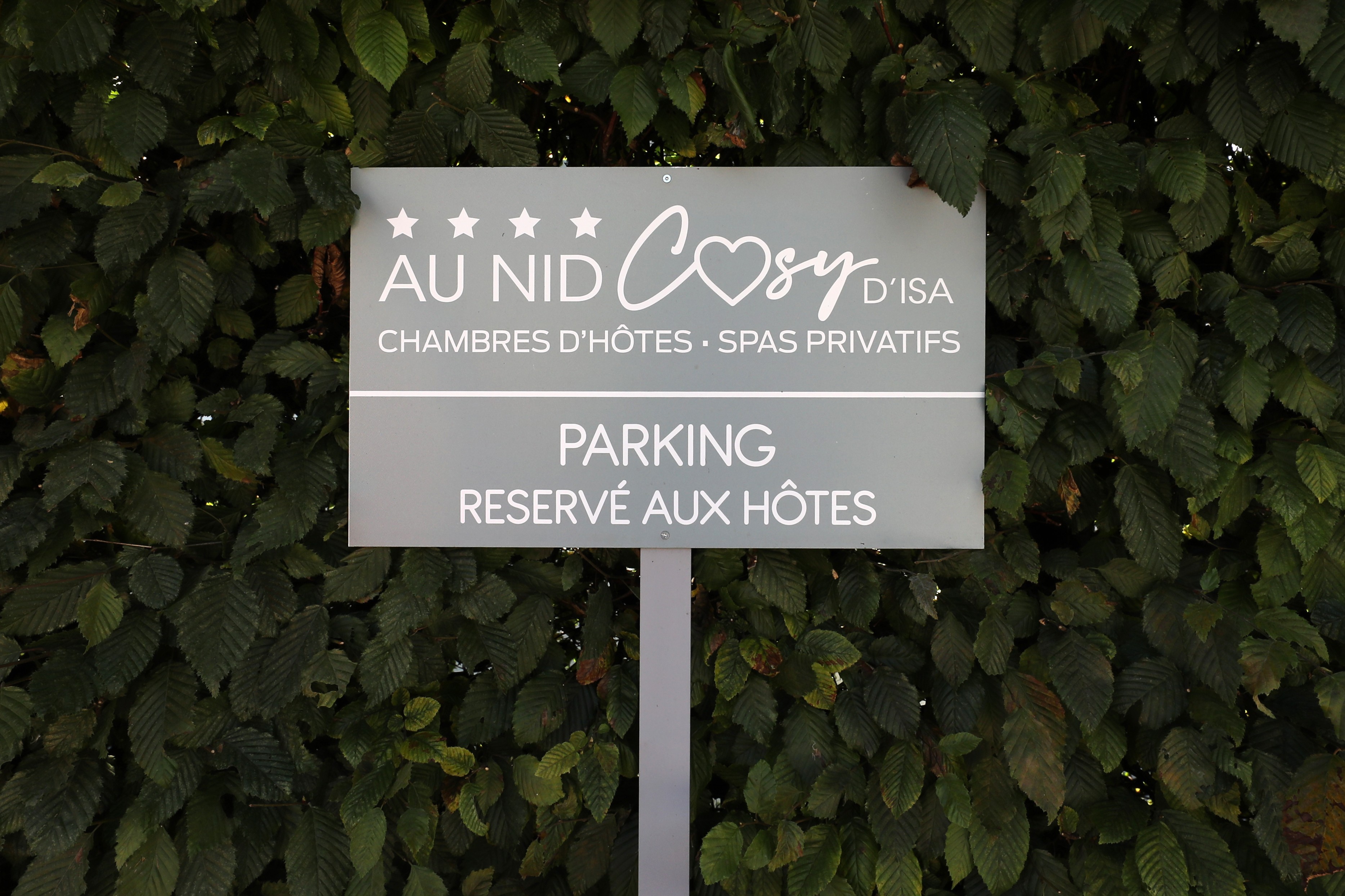 Parking  - Chambre d'hôtes Cocoon Le Nid Cosy d'Isa