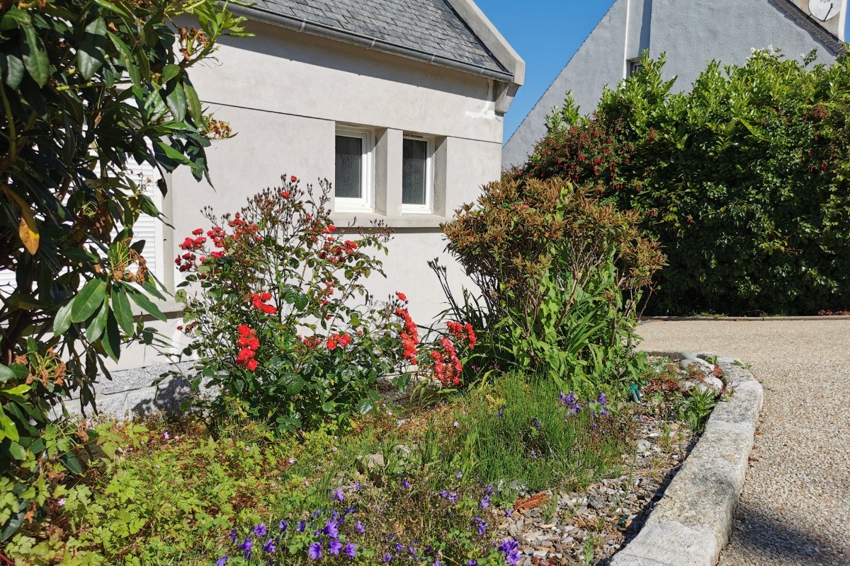 Parking clos à l'arrière de la maison