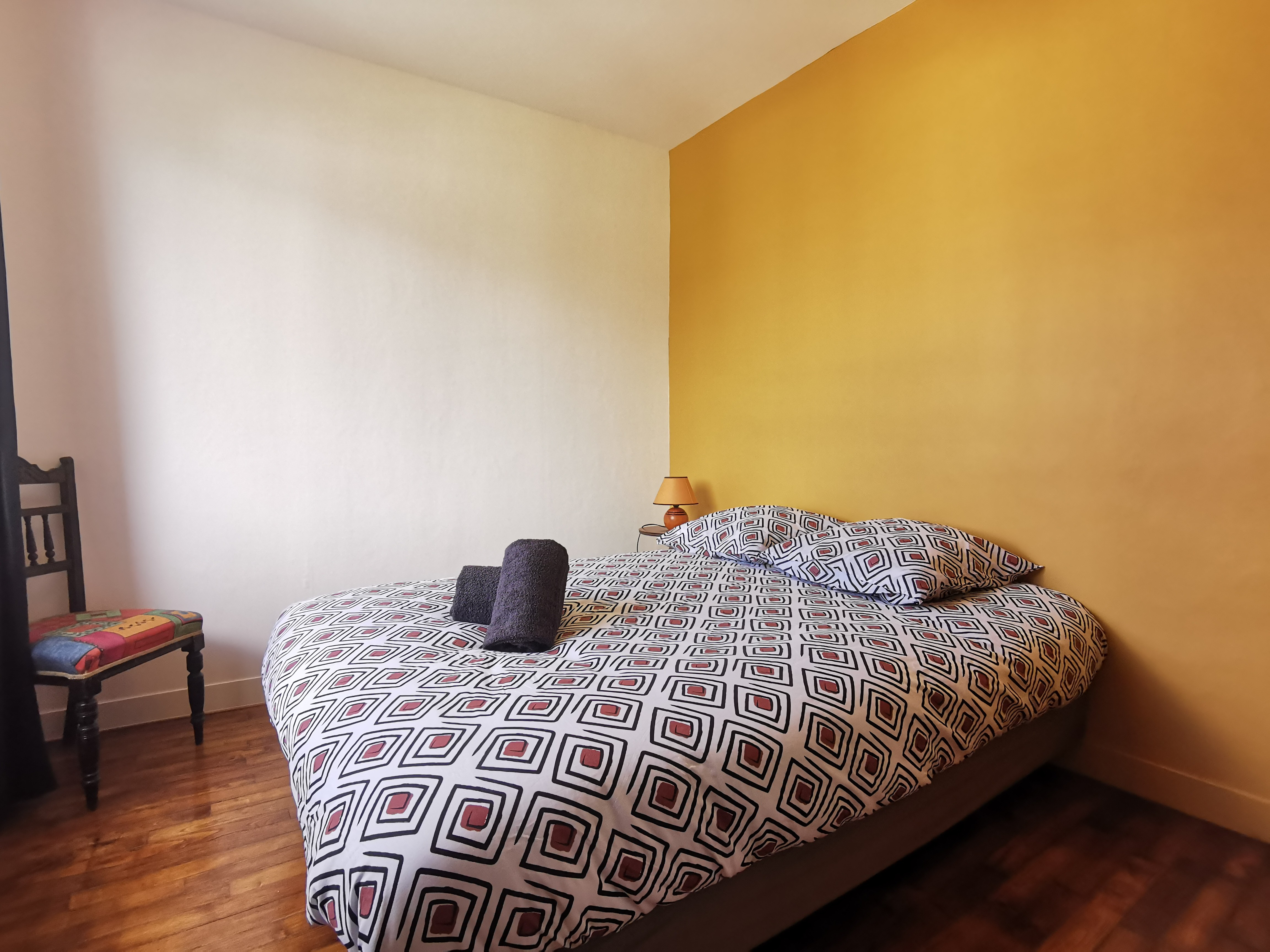 Etage: chambre avec un lit 140