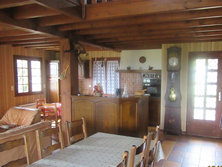 Entrée, bar, cuisine
