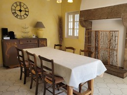 Location, 4/6 personnes à TREBEURDEN à 5 minutes PLAGE - 10 minutes PERROS-GUIREC - COTES D'ARMOR - BRETAGNE - salle à manger