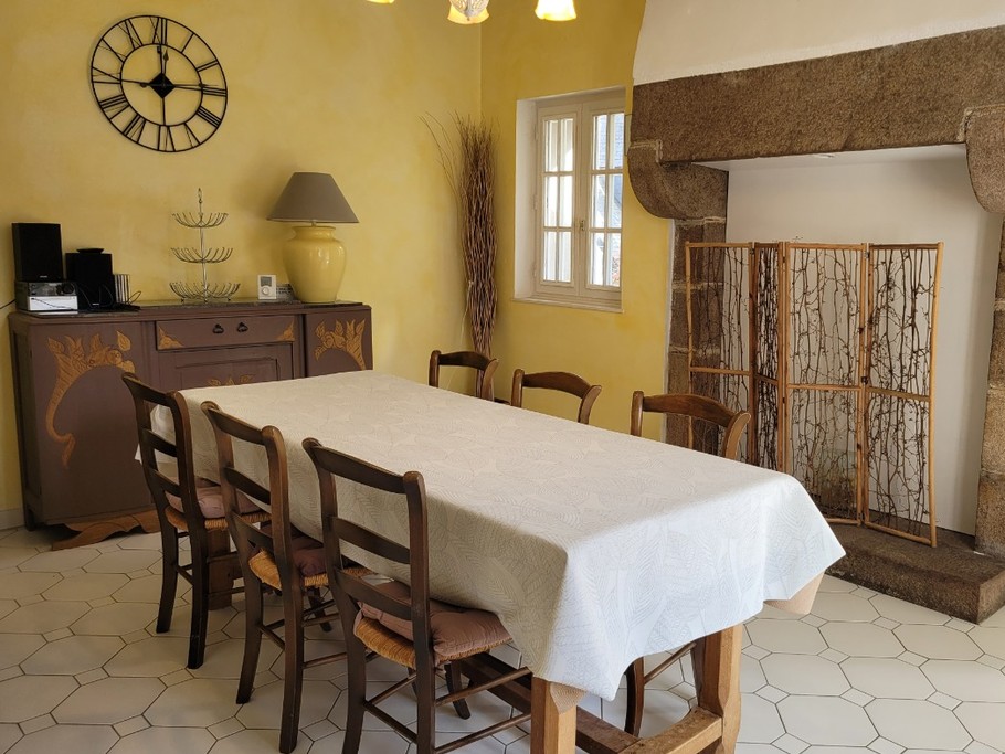 Location, 4/6 personnes à TREBEURDEN à 5 minutes PLAGE - 10 minutes PERROS-GUIREC - COTES D'ARMOR - BRETAGNE - salle à manger