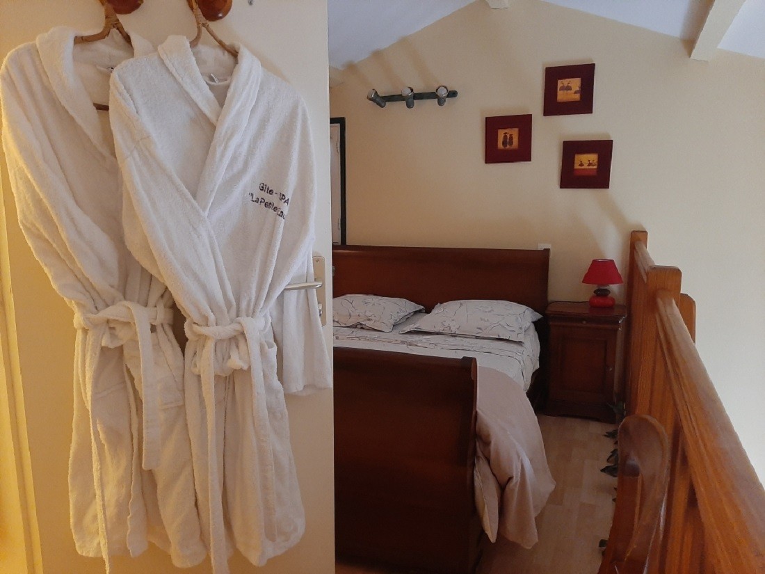 "La Petite Eau" holiday cottage in Charbonnier-les-Mines, near Issoire, Puy-de-Dôme: Bedroom