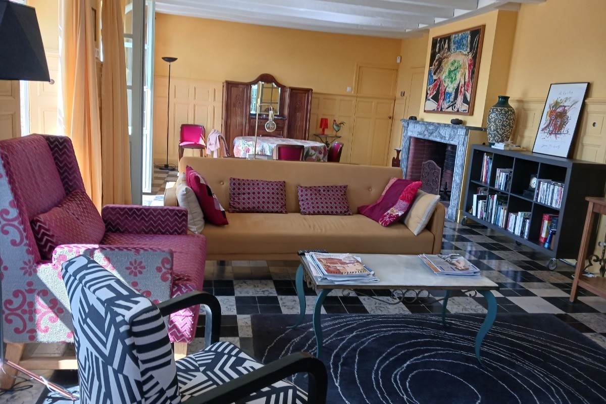 Le salon, coin-lecture