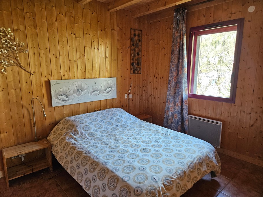 "Les Chamois" holiday cottage in Mont-Dore: Bedroom 1 on the ground floor (140 bed)