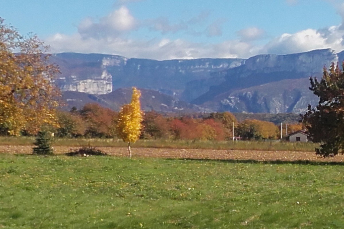 Gîte pour 2 à 5 personnes au pied du Vercors entre Isère et Drôme  - VUE DU GITE