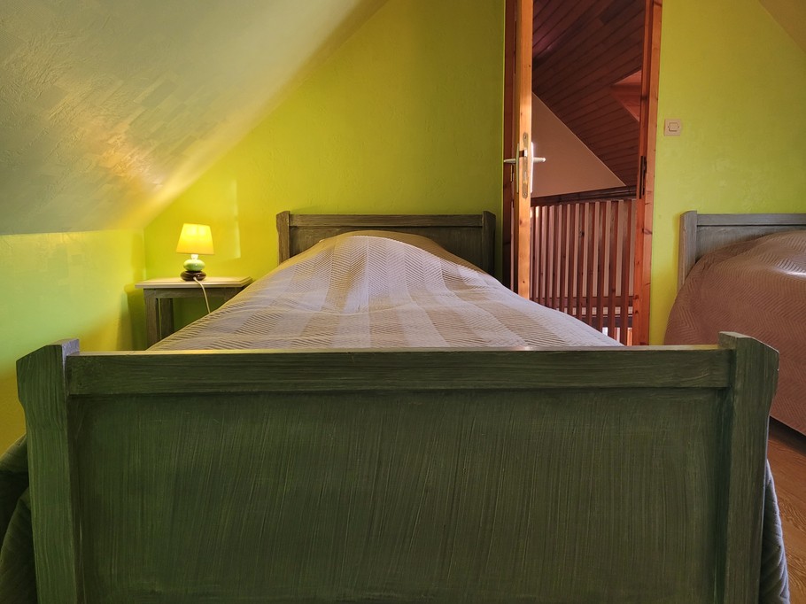 Le Grand location de vacances, Pléhedel, chambre étage avec 2 lits simples