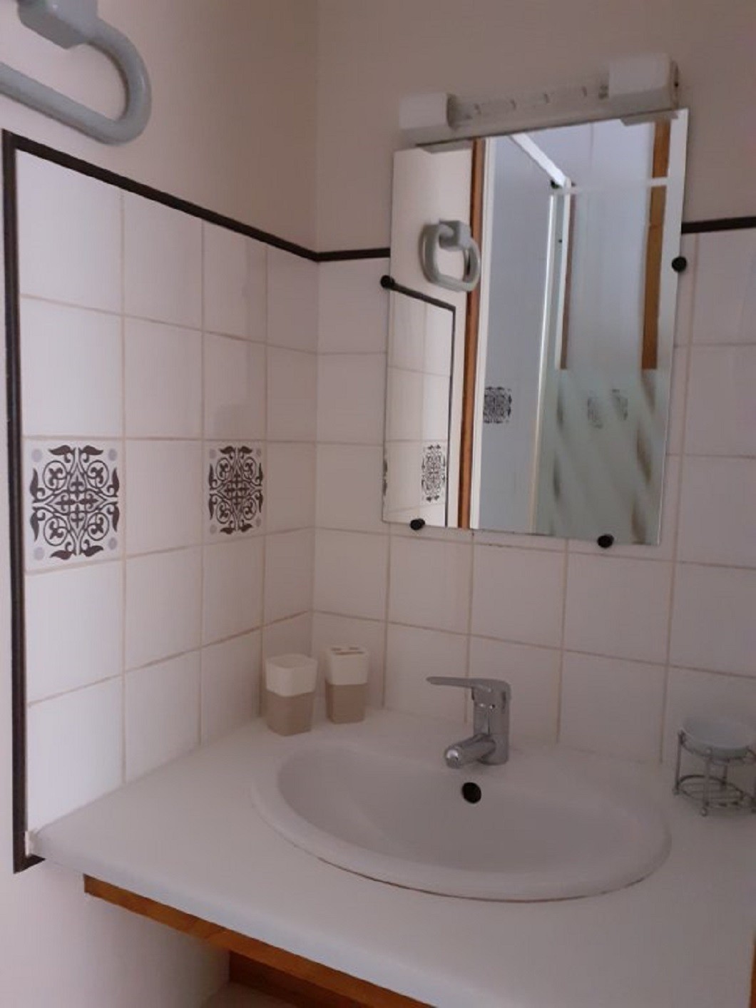 Gîte "Pic de Cluzel" : The shower room with WC