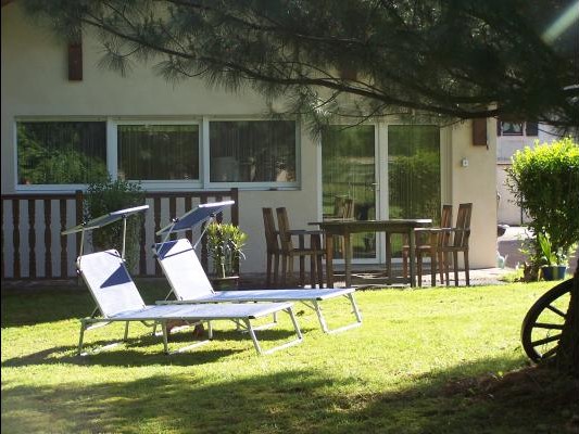 Jardin et la terrasse privative - Gites de Ban - Studio Ecureuil