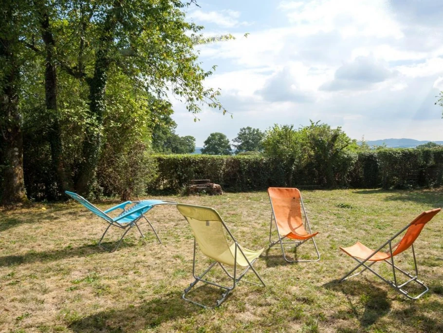 Transats dans le jardin