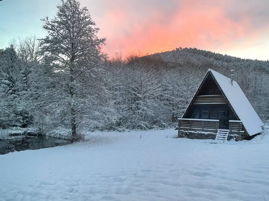 Chalet atypique en A, l'Armorique, en pleine nature dans les Vosges