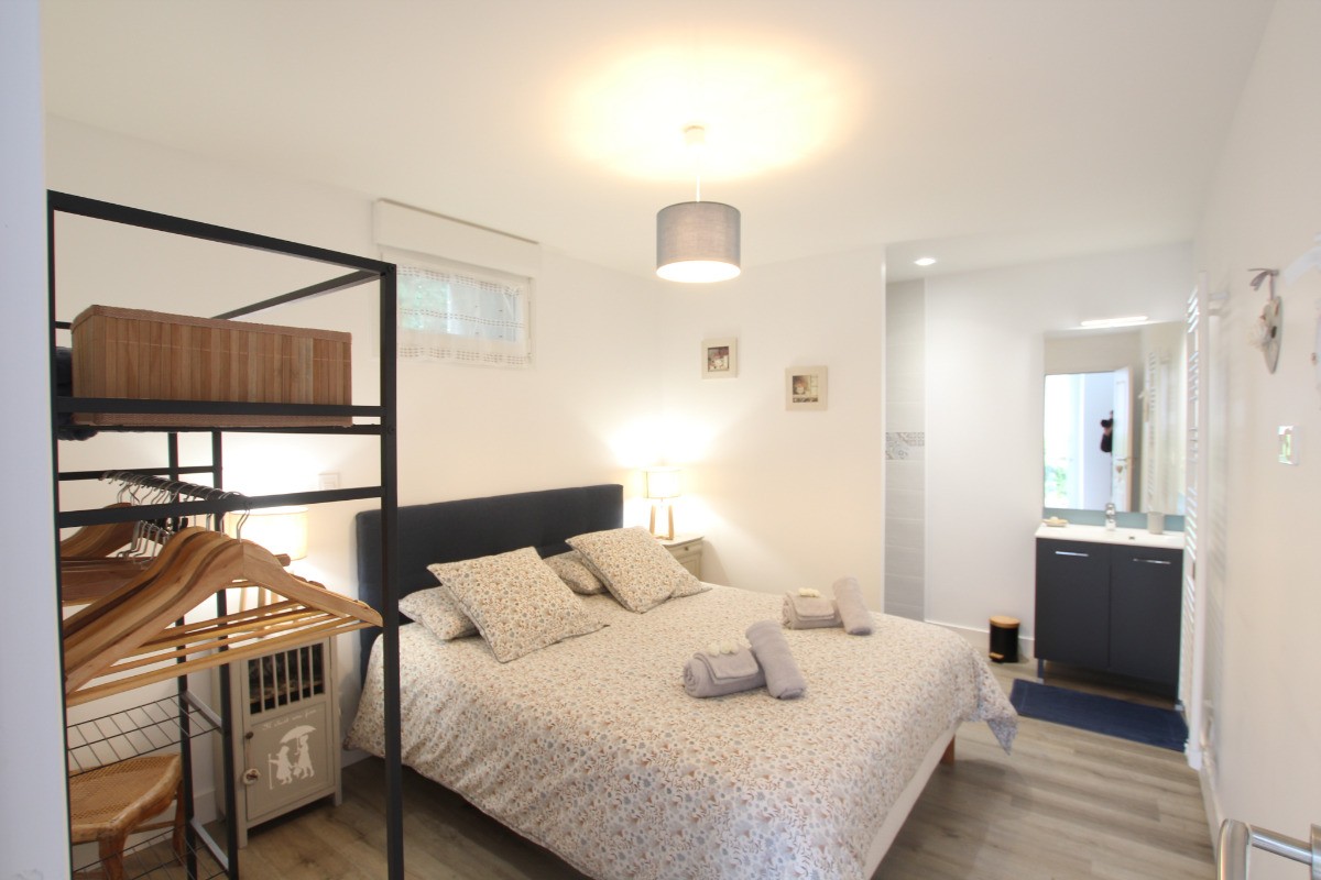 Chambre du rdc avec sa salle d'eau privative