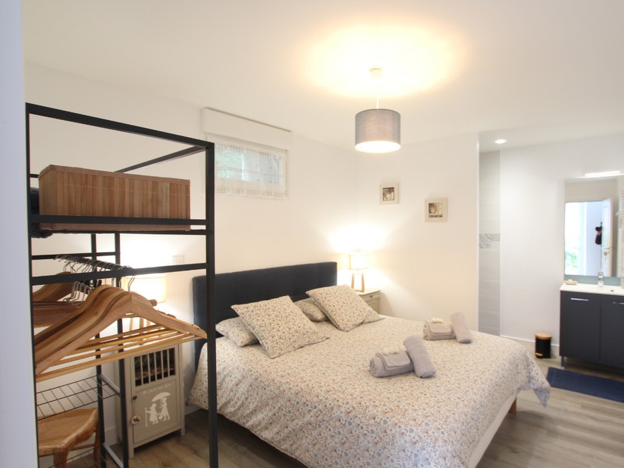 Chambre du rdc avec sa salle d'eau privative