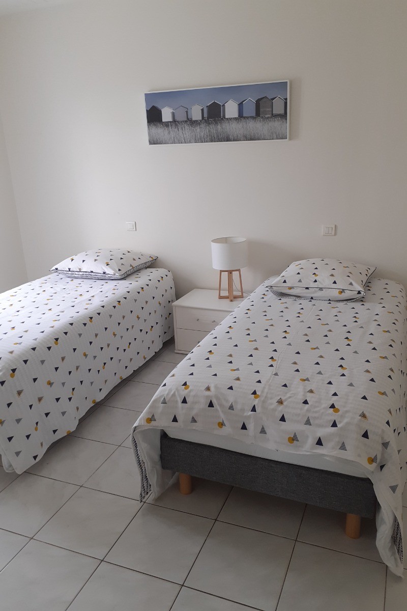 Chambre 2 avec deux lits en 90