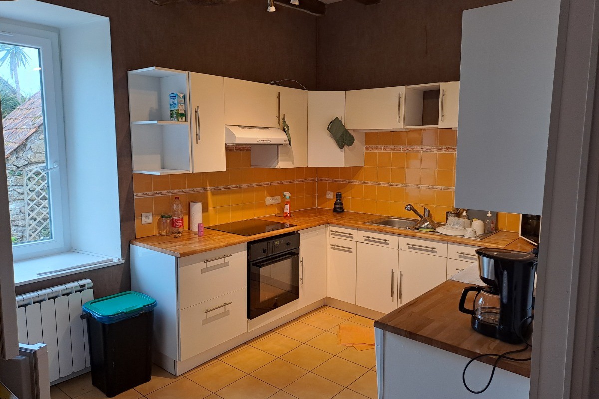 DELCROIX location Clévacances Runan la cuisine