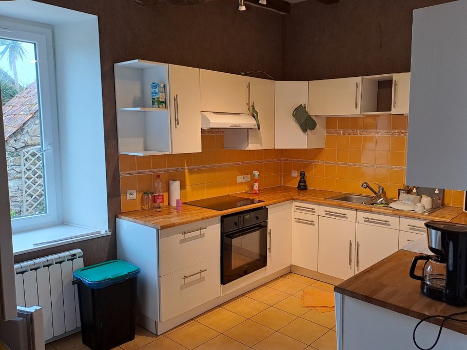 DELCROIX location Clévacances Runan la cuisine